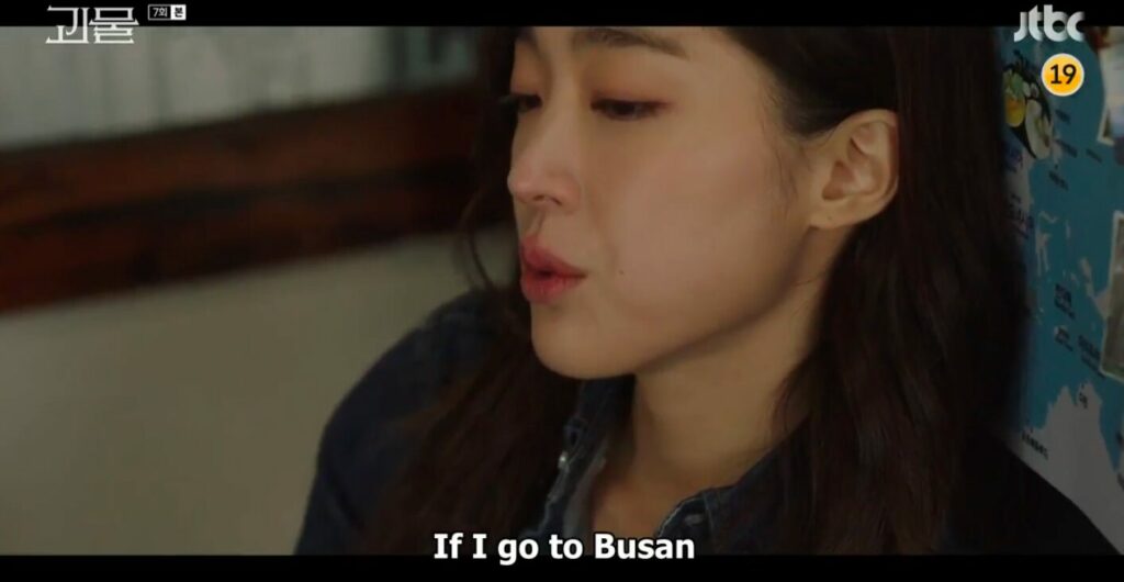 Jae-yi sings the first line of the song, "If I go to Busan..."