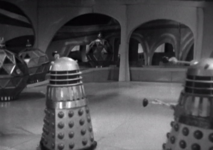 The Daleks face off against equally rotund robots, the Mechanoids